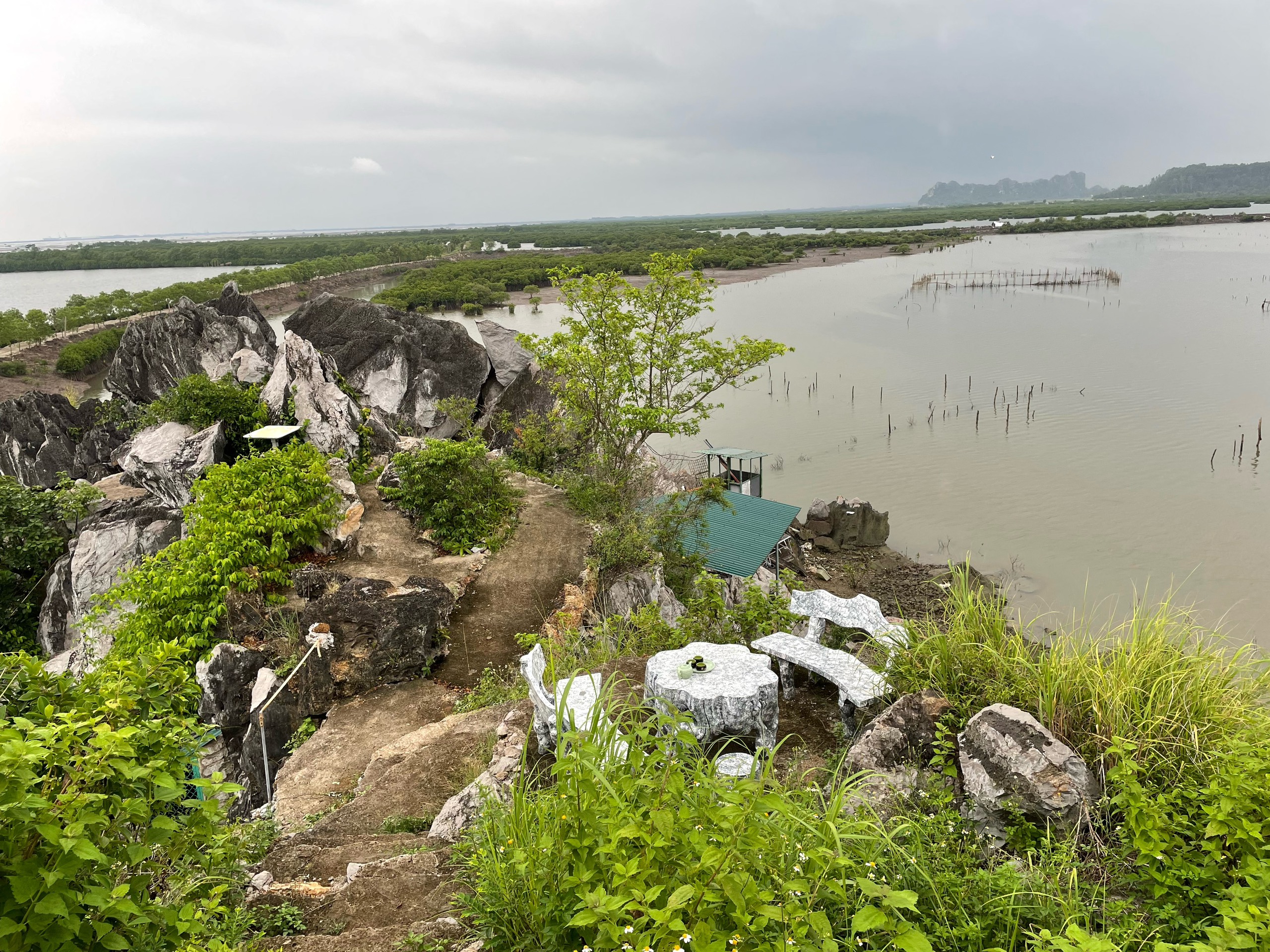 Đầm Tây Long Hoàng Tân